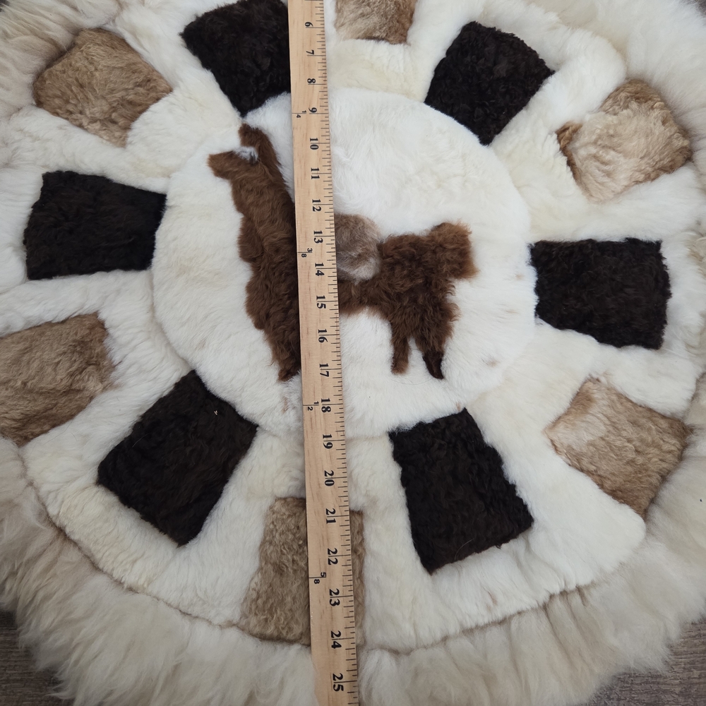 Peruvian Alpaca Wool Patchwork Round Rug Tapestry Wall Decor with a Llama Motif - Picture 6 of 12